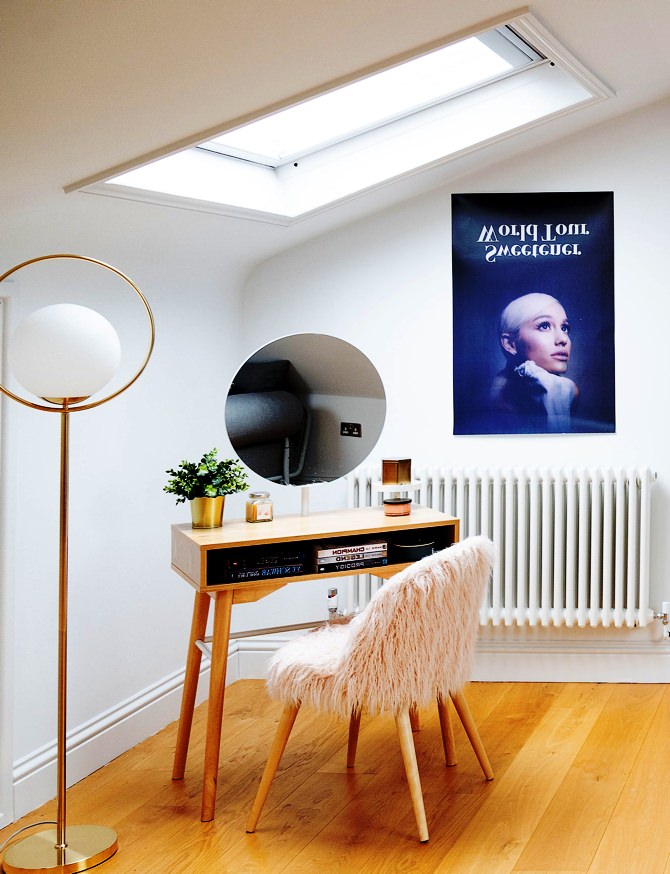 Bureau dégagé dans le comble